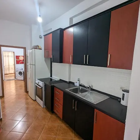 Friend Family Apartment Himare アパート Himare Fshat